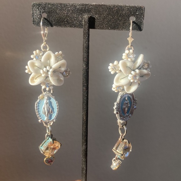 Religious themed Mary hand made dangle earrings - Picture 3 of 17